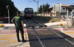Tren detenido en el paso a nivel de Esquiroz