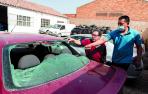 Imagen del estado en el que quedó uno de los coches dañados por la granizada caída en Fustiñana el día 10 de agosto