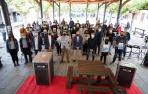 El consejero de Cohesión Territorial, Bernardo Ciriza, en el centro de la imagen, ha presidido en Etxarri Aranatz la entrega de premios de la Organicopa. Al acto han asistido los representantes de las localidades premiadas y de las mancomunidades que inte