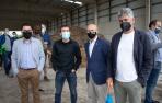 Jesús Mª Rodríguez; el presidente de la Mancomunidad de Sakana, David Oroz; el consejero de Cohesión Territorial, Bernardo Ciriza; y el gerente de la sociedad pública NILSA, Fernando Mendoza, durante la visita a la nueva planta de compostaje de Sakana