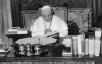 El Papa Juan XXIII, en su despacho
