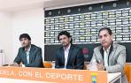De izquierda a derecha: Javier Marco Verdejo (vicepresidente del CD Tudelano), Alejandro Ghirardi (presidente) y Víctor Vives (nuevo socio estratégico del Tudelano)