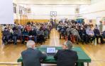 Compases previos al foro de barrio, cuando ya se habían ocupado todas las sillas de la sala