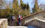 Peregrinos en el puente de Zubiri rec