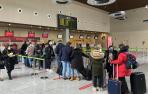 Salida de viajeros desde el aeropuerto de Pamplona