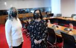 Laly Jausoro, a la izquierda, y MªÁngeles González este martes en la comisión de trabajo en el Parlamento