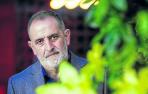 El periodista Óscar Beltrán de Otálora , que ha publicado su primera novela, acude al primer Club de Lectura presencial tras la pandemia