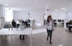 Un grupo de personas, en una de las salas de Dinabide, en Irurtzun