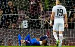 Araujo desesperado en una de las acciones del partido