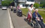 Paseo con residentes mayores de Elizondo