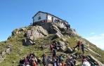 Imágenes de las romerías en las cumbres navarras.