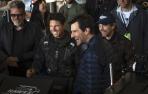 Fotografía cedida por Paramount Pictures donde aparece el director de cine Joseph Kosinski (d delante) junto al actor Tom Cruise (2i), el guionista y productor Christopher McQuarrie (i), y el productor Jerry Bruckheimer (d)