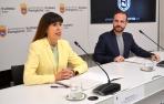 Imagen de Maite Esporrín y el concejal del PSN  Xabier Sagardoy, en la rueda de prensa