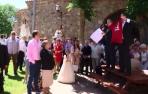 Vídeo de la subasta de una camiseta de Javi Martínez en una ermita soriana