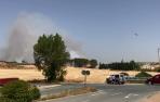 Un incendio corta la carretera entre Tafalla y Artajona