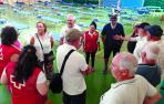Vecinos desalojados de Lerga, este lunes en el albergue provisional de emergencias de Cruz Roja en el polideportivo de Sangüesa