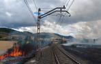Vídeo del incendio junto a las vías del tren en Erice de Iza