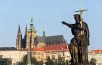El santoral del 24 de junio honra a San Juan Bautista. En la imagen, una escultura de su figura en Praga