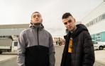 Unai Cantero Górriz (Kuñi) y Rubén Lapuente Núñez (Erel) en el videoclip de su tema “Largo Alcance”