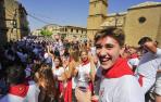 La juventud de Mélida se animó a disfrutar de la fiesta nada más lanzarse el chupinazo