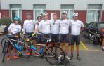 De izquierda a derecha: Fina Guimarae, Jorge Orejón, Esteban Ramírez, Richard Sánchez, Miguel Ochoa, Fernando Insausti e Iñaki Hernández, la expedición de Aspace que ha atravesado en bici los Pirineos