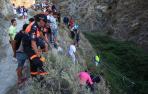 Varios mozos rescatan a una vaca que ha caído por el barranco en fiestas de Falces