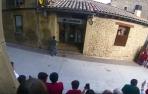 Vídeo de vacas encerradas en una sucursal bancaria en Mendigorría