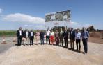 La Presidenta Chivite y resto de autoridades en el inicio de las obras de la carretera que une Caparroso, Rada y Mélida. Pie de foto al final de la noticia.