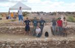 El yacimiento El Castillar de Mendavia, con los voluntarios de esta sexta campaña de excavación ya finalizada.