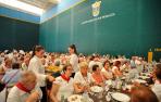 Comida de los mayores en las fiestas de Peralta