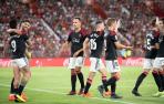 Futbolistas de Osasuna celebran el gol de Chimy Ávila en Almería