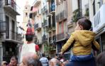 Fotos del ambiente en San Fermín Txikito 2022 en la salida de la comparsa de gigantes desde Plazara.