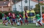 El delantero Eneko Ezkurra (izda.) peinó el balón tras el saque de esquina de Ale Gómez para materializar el 1-0 del San Juan