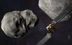 Ilustración de la sonda DART de la NASA y del microsatélite LICIACube de la Agencia Espacial Italiana, antes del impacto contra el asteroide