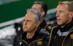 Joaquín Caparrós durante un partido de Armenia