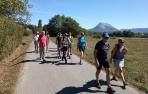 Un grupo de caminantes en una de las caminatas de promoción del Camino de Santiago de Sakana