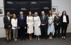 Desde la izquierda, Álvaro Curiel, Isabel Orbe, Ramón Reyes, la reina Letizia, Jill Biden, Valentín Fuster, Marta Puyol, Luis Montuenga  y Amaia Lujambio