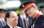 El consejero catalán de Interior, Joan Ignasi Elena, con el comisario Josep Maria Estela