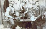 Taller de hojalateros de Ftero, 1904. Es una de las imágenes cedidas para la publicación. Pertenece a la colección particular