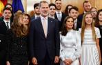 Los reyes Felipe y Letizia, acompañados de la princesa Leonor y la infanta Sofía, reciben en audiencia a los galardonados con los Premios Princesa de Asturias