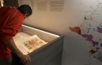 La exposición aporta mapas, ilustraciones y textos explicativos. Además, el Archivo ha habilitado una audioguía en castellano y euskera descargable a través de un código QR