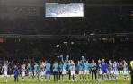 Los jugadores de la Real Sociedad celebran el primer puesto del grupo con la afición