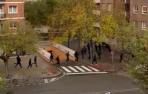 Un momento de los enfrentamientos con heridos entre ultras en el barrio de Iturrama