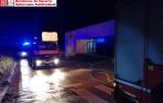 Imagen del camión de bomberos desplazado al incendio del polideportivo de Oteiza