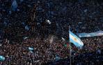 Hinchas argentinos celebran el Mundial en el centro de Buenos Aires