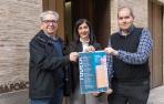 Pepe Alfaro, Merche Añón y Carlos Carrasco, con el cartel