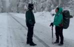 Peregrinos bajo la nieve en Burguete