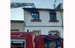 Los bomberos han intervenido con dos autobombas y un camión escala