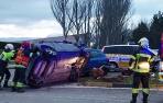 Vídeo con el vuelco de un automóvil en la Avenida de Navarra