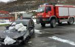 Coche quemado en la estación de servicio de Pagozelai